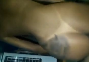 Funkeira quebrando rebolando com pica dentro