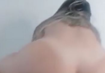 Sexo anal caseiro sentando com cuzinho apertado!