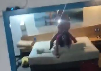 Filmou comendo o cú da coroa no motel!