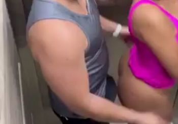 Sexo com a vizinha no elevador do condomínio